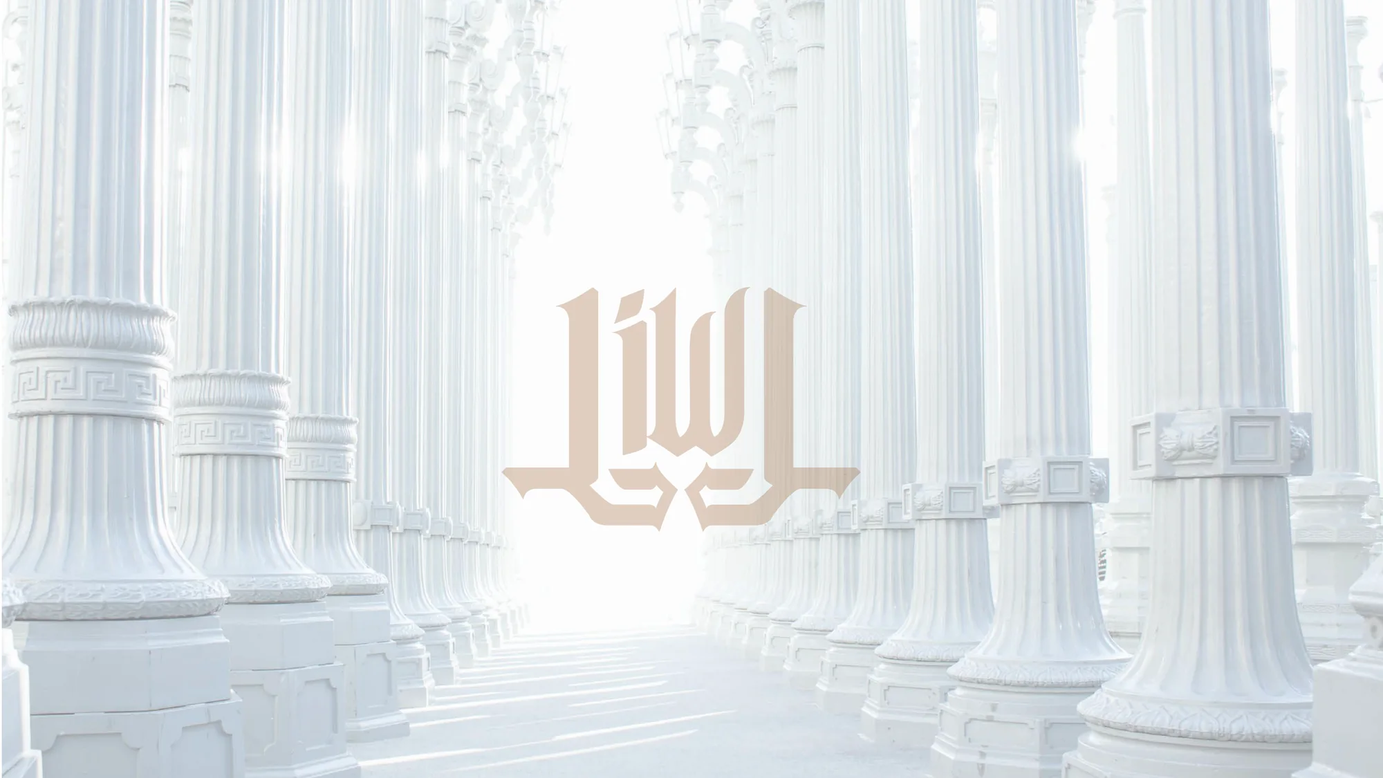 سلف — المونوجرام فوق الأعمدة
